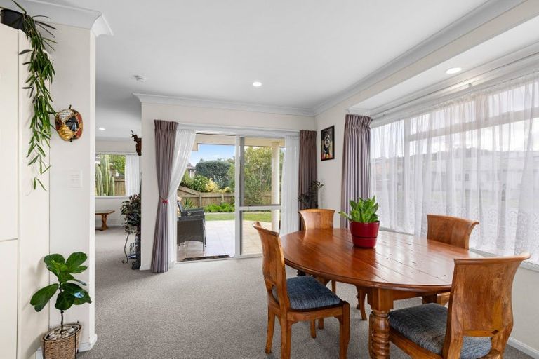 Photo of property in 2 Mcgowan Place, Orewa, 0931