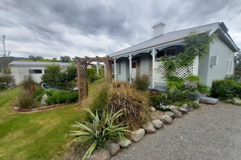 Photo of property in 4 Massey Street, Waimate, 7924
