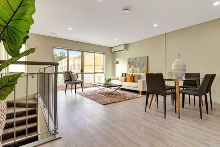 Photo of property in Emery Gardens, 1/4 Ambrico Place, New Lynn, Auckland, 0600