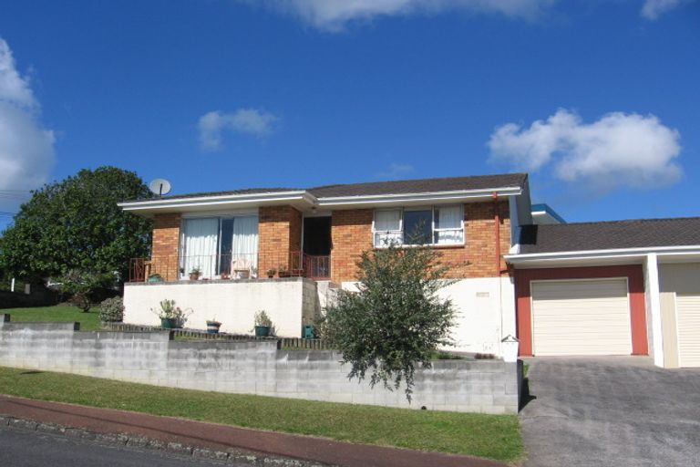 Photo of property in 1/2 Routley Drive, Glen Eden, Auckland, 0602