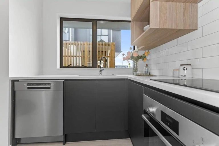 Photo of property in 9/267 Great North Road, Henderson, Auckland, 0612