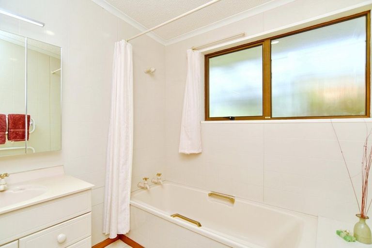 Photo of property in 2/56 Balmoral Lane, Redcliffs, Christchurch, 8081