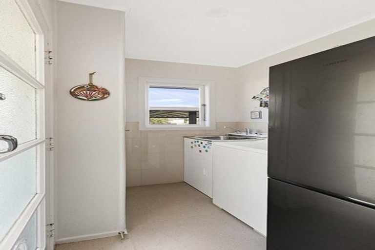 Photo of property in 27 Roby Street, Te Atatu Peninsula, Auckland, 0610