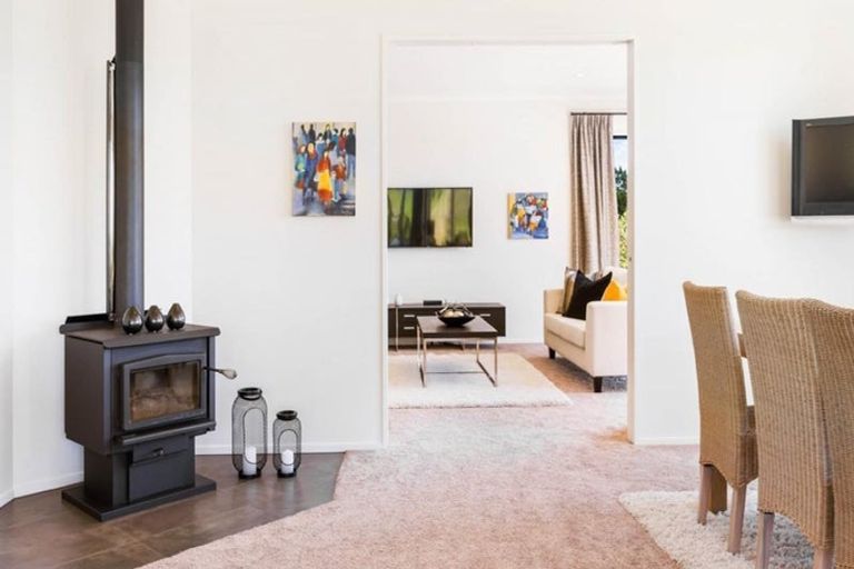 Photo of property in 10 Warman Road, Okura, Auckland, 0792