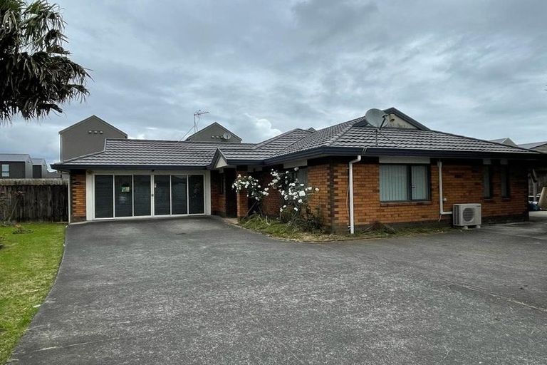 Photo of property in 648 Massey Road, Mangere, Auckland, 2022
