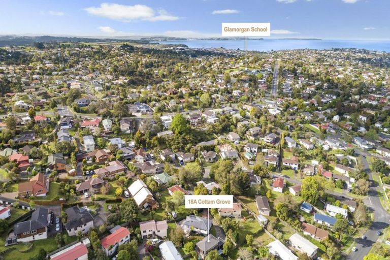 Photo of property in 18a Cottam Grove, Northcross, Auckland, 0632
