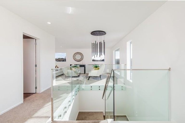 Photo of property in 12 Len Ireland Drive, Kumeu, 0810