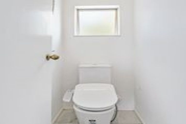 Photo of property in 16 Heathridge Place, Burswood, Auckland, 2013