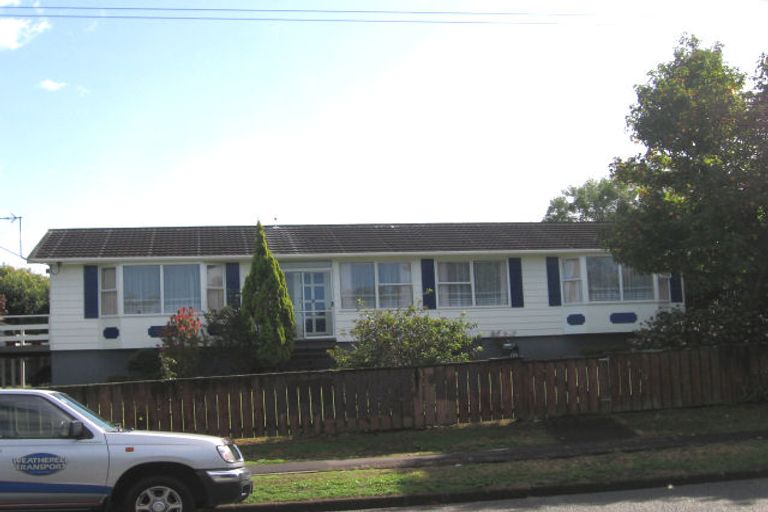 Photo of property in 2 Pokapu Street, Titirangi, Auckland, 0600