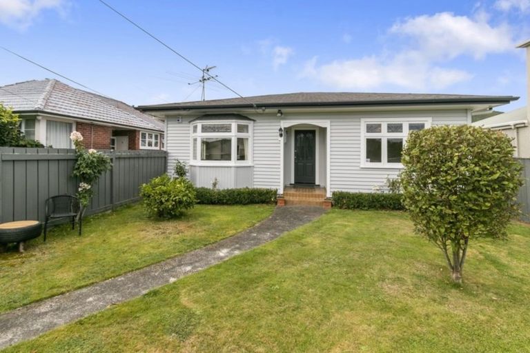 Photo of property in 142 Waiwhetu Road, Waterloo, Lower Hutt, 5011