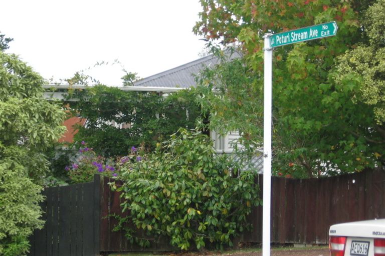 Photo of property in 4/8a West Lynn Road, Titirangi, Auckland, 0604