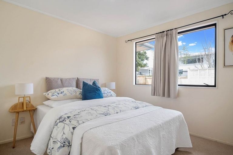 Photo of property in 1/17 Bond Crescent, Forrest Hill, Auckland, 0620