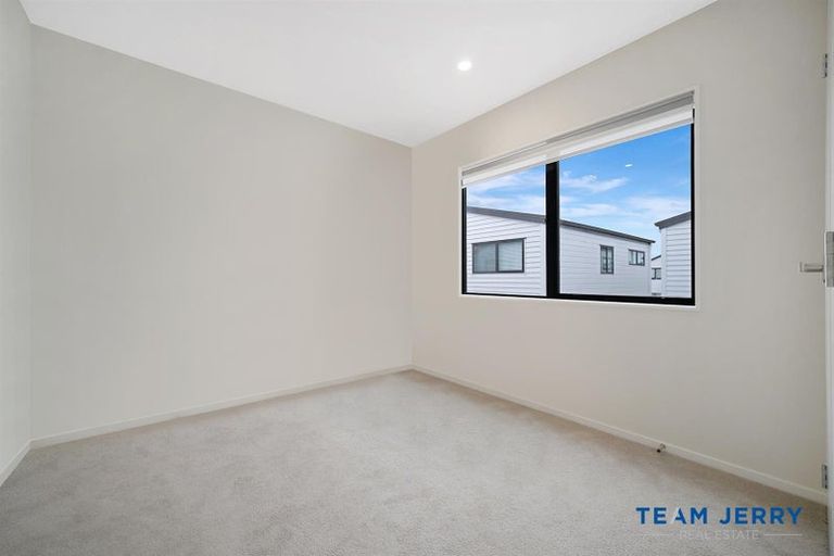 Photo of property in 69 Whare Kauri Road, Papakura, 2110