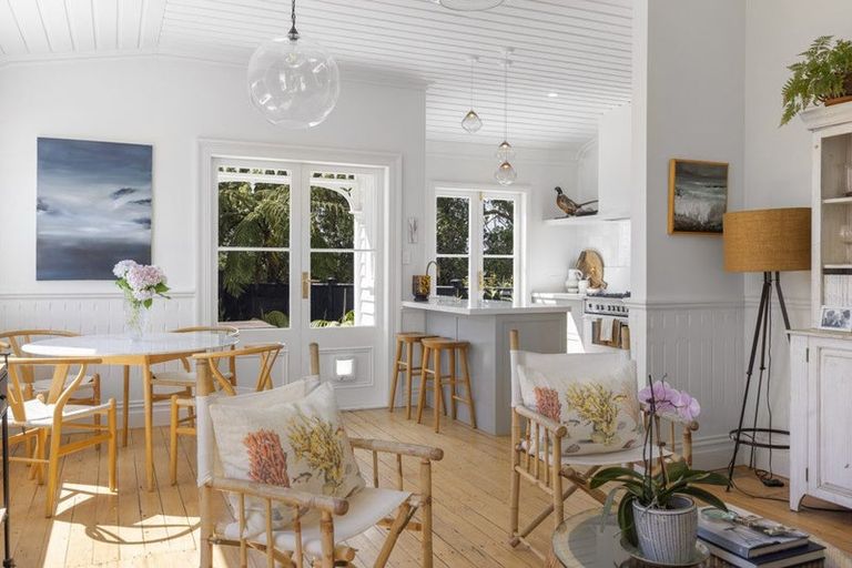 Photo of property in 329 Mangorei Road, Merrilands, New Plymouth, 4312