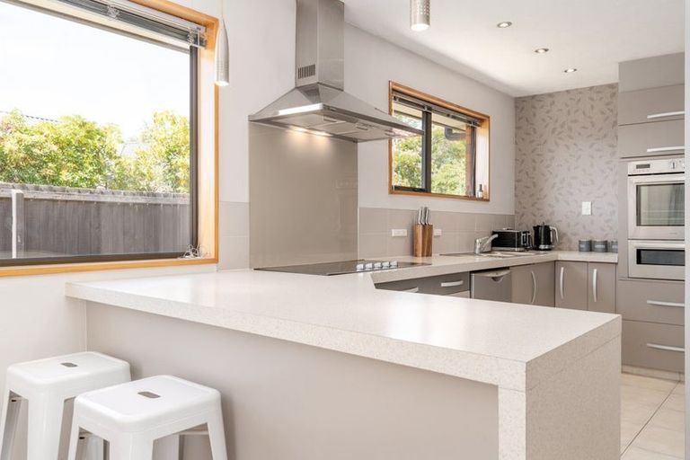 Photo of property in 75 Apsley Drive, Avonhead, Christchurch, 8042