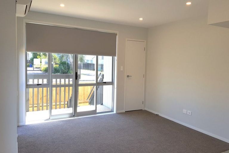 Photo of property in 1/51 Wharf Road, Te Atatu Peninsula, Auckland, 0610