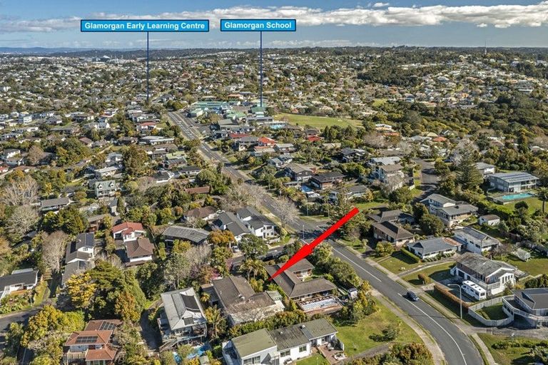 Photo of property in 2 Geoffrey Road, Torbay, Auckland, 0630