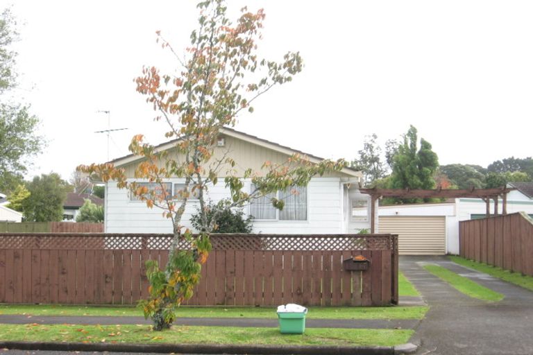 Photo of property in 14 Fiesta Drive, Half Moon Bay, Auckland, 2012
