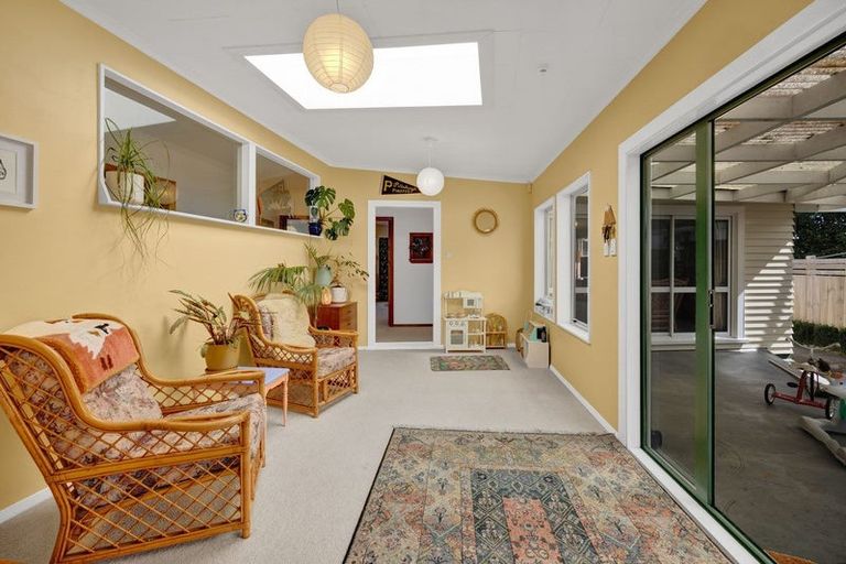 Photo of property in 39 Turakina Street, Merrilands, New Plymouth, 4312