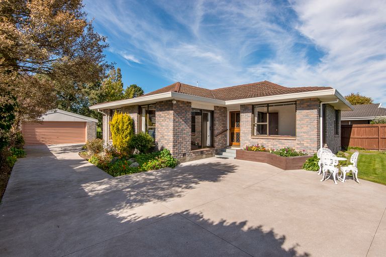 Photo of property in 60 Waratah Street, Avondale, Christchurch, 8061