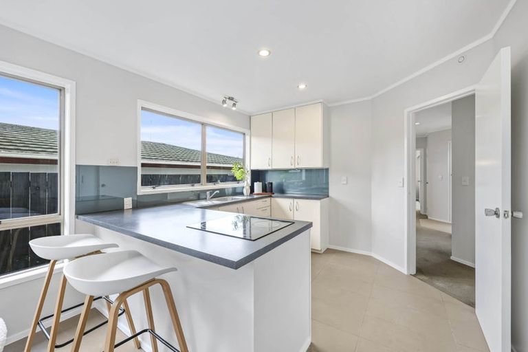 Photo of property in 34 Beechdale Crescent, Pakuranga Heights, Auckland, 2010