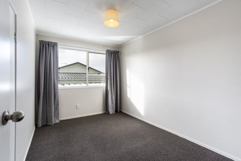 Photo of property in 42a Parakai Avenue, Parakai, 0830