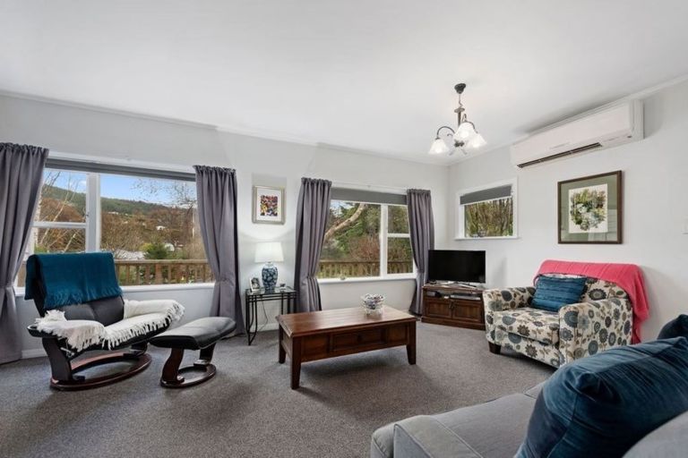 Photo of property in 3 Blue Mountains Road, Silverstream, Upper Hutt, 5019