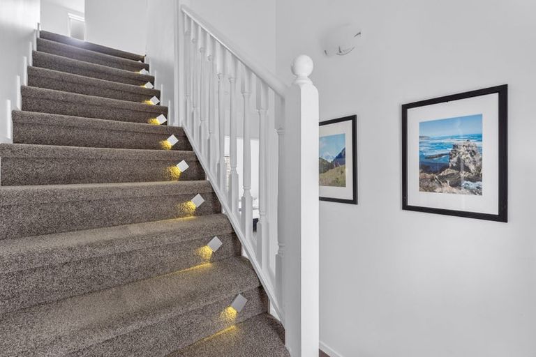 Photo of property in 8a Aplin Place, Birkdale, Auckland, 0626