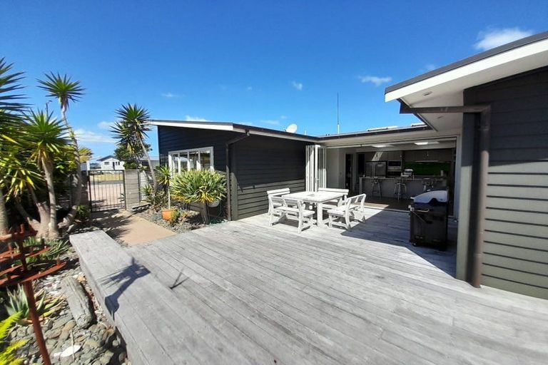 Photo of property in 128 Harbour Drive, Matarangi, Whitianga, 3592