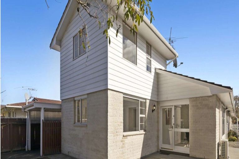 Photo of property in 51a Ludlam Crescent, Woburn, Lower Hutt, 5010