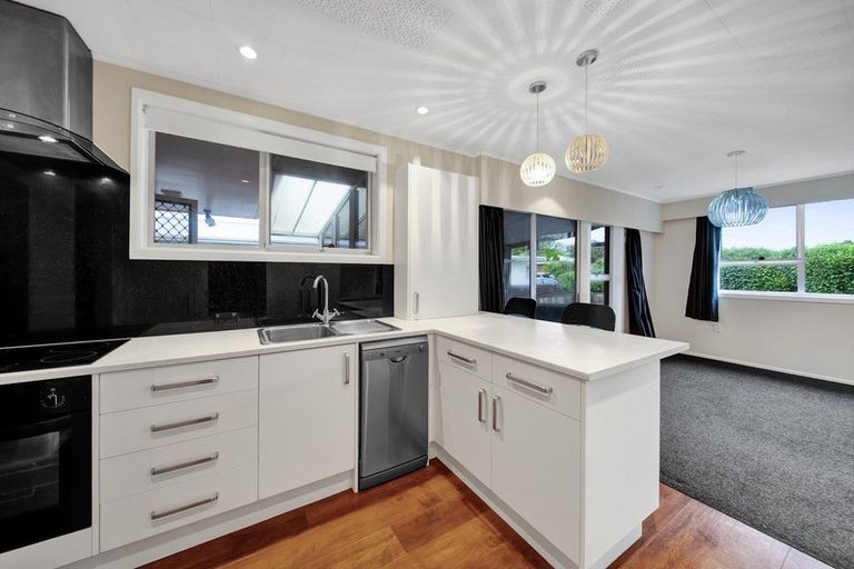 Photo of property in 4 Climie Crescent, Hawera, 4610