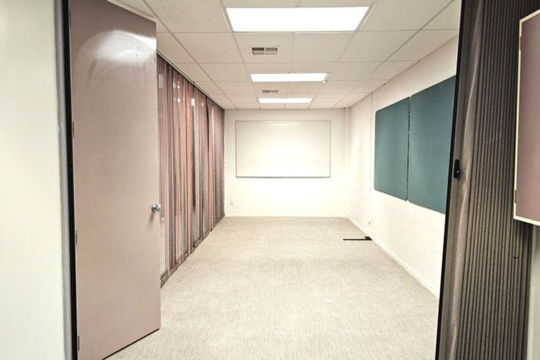 Photo of property in 122 Victoria Avenue, Hokowhitu, Palmerston North, 4410