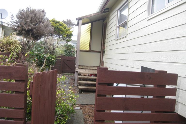 Photo of property in 41 Colchester Crescent, Newlands, Wellington, 6037