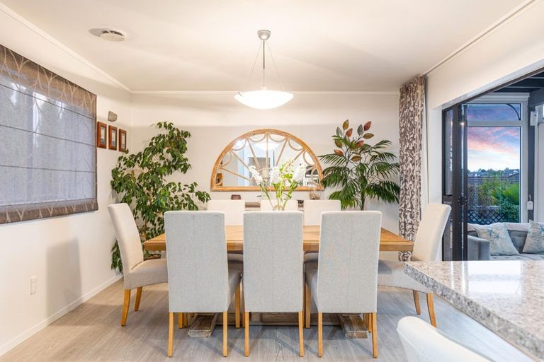 Photo of property in 1/22 Cherub Place, West Harbour, Auckland, 0618