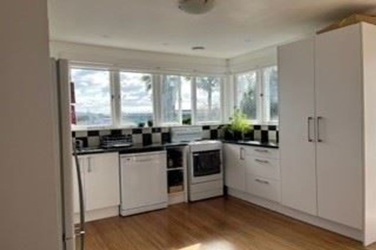 Photo of property in 29 Sylvan Crescent, Te Atatu South, Auckland, 0610