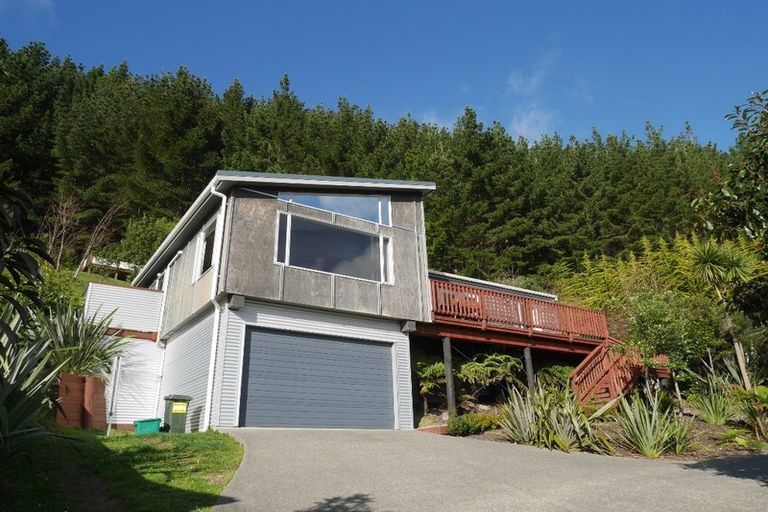 Photo of property in 15 Poneke Drive, Waikanae, 5036