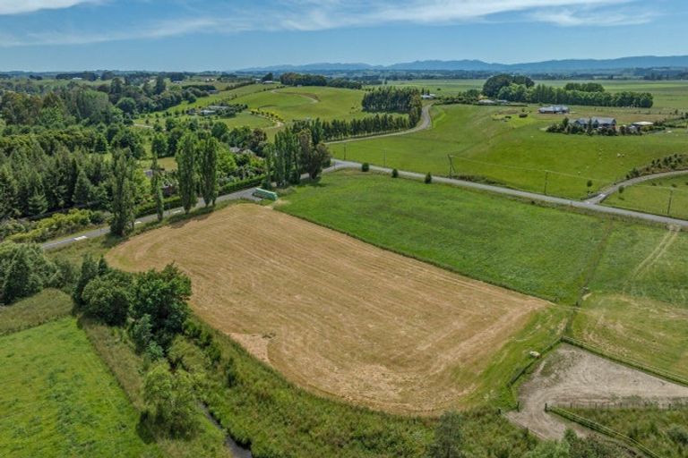 Photo of property in 15 Junction Road, Halcombe, 4777