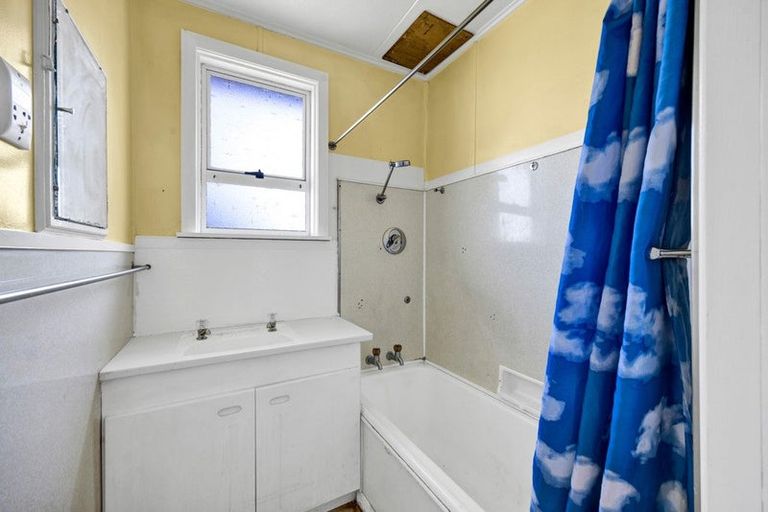 Photo of property in 6 Buchanan Place, Hawera, 4610