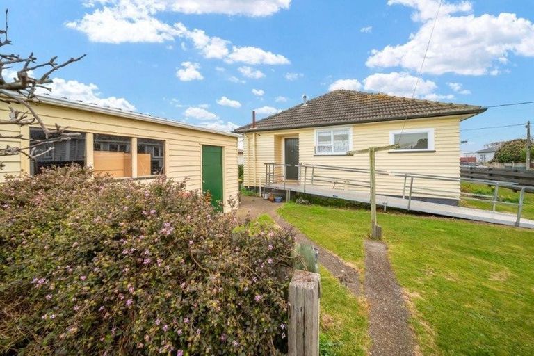 Photo of property in 6 Laurent Vc Street, Hawera, 4610