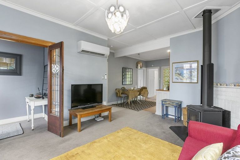 Photo of property in 27 Marine Parade, Macandrew Bay, Dunedin, 9014