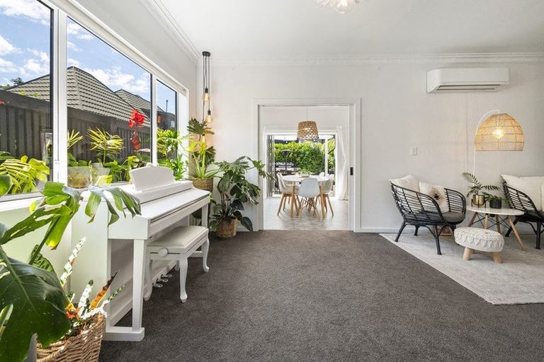 Photo of property in 17 Phoenix Avenue, Hokowhitu, Palmerston North, 4410