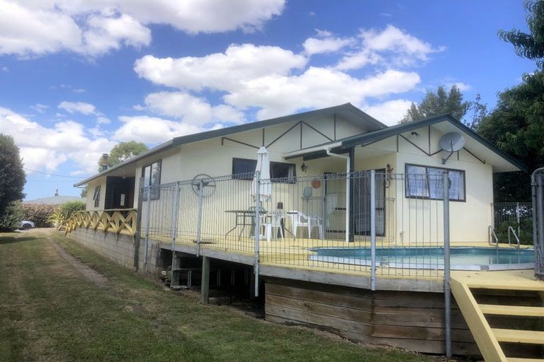 Photo of property in 16 Douglas Road, Waipukurau, 4200