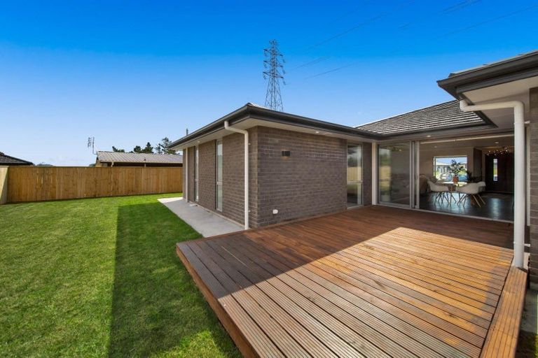 Photo of property in 33 Honeyfield Drive, Whalers Gate, New Plymouth, 4310