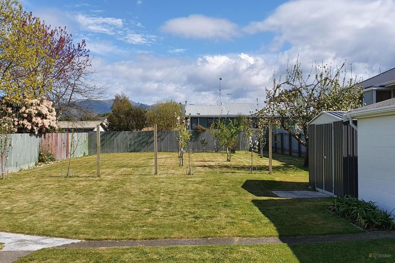 Photo of property in 14 Rhodes Street, Waimate, 7924
