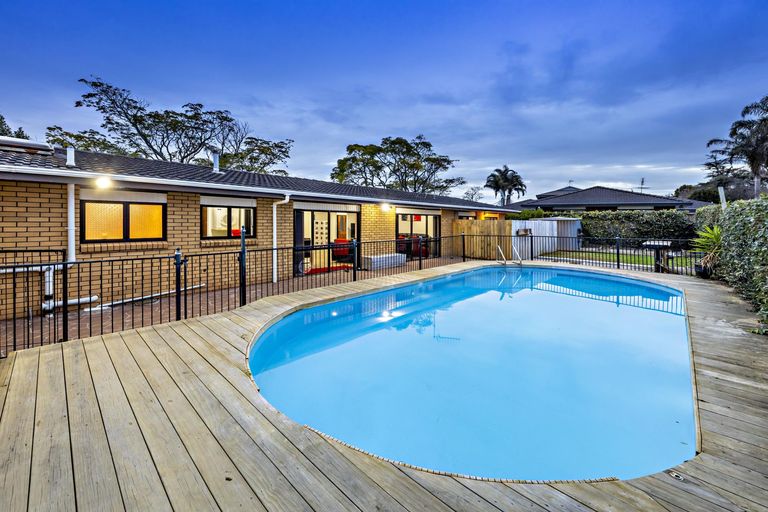 Photo of property in 180 Walter Strevens Drive, Conifer Grove, Takanini, 2112