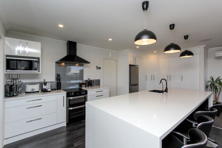 Photo of property in 6 Normanby Street, Fitzroy, New Plymouth, 4312