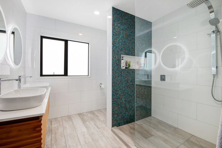 Photo of property in 43 Langton Road, Stanmore Bay, Whangaparaoa, 0932