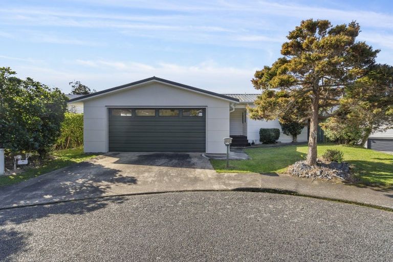 Photo of property in 13 Chorley Grove, Churton Park, Wellington, 6037