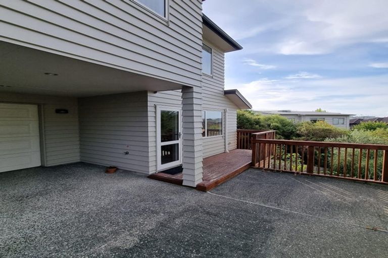 Photo of property in 8 Stubbs Place, Fairview Heights, Auckland, 0632