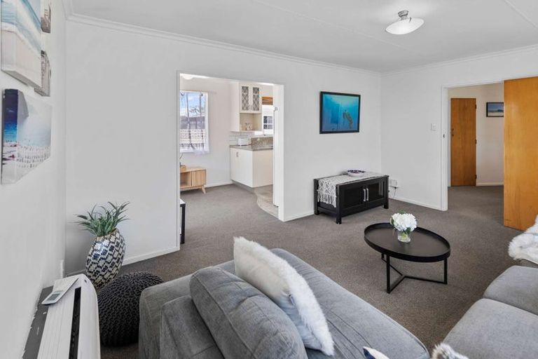 Photo of property in 17 Abraham Crescent, Milson, Palmerston North, 4414